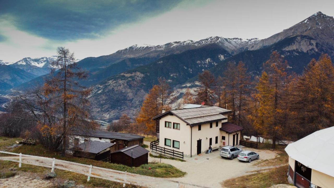 Green Mountain Lodge Oulx エクステリア 写真
