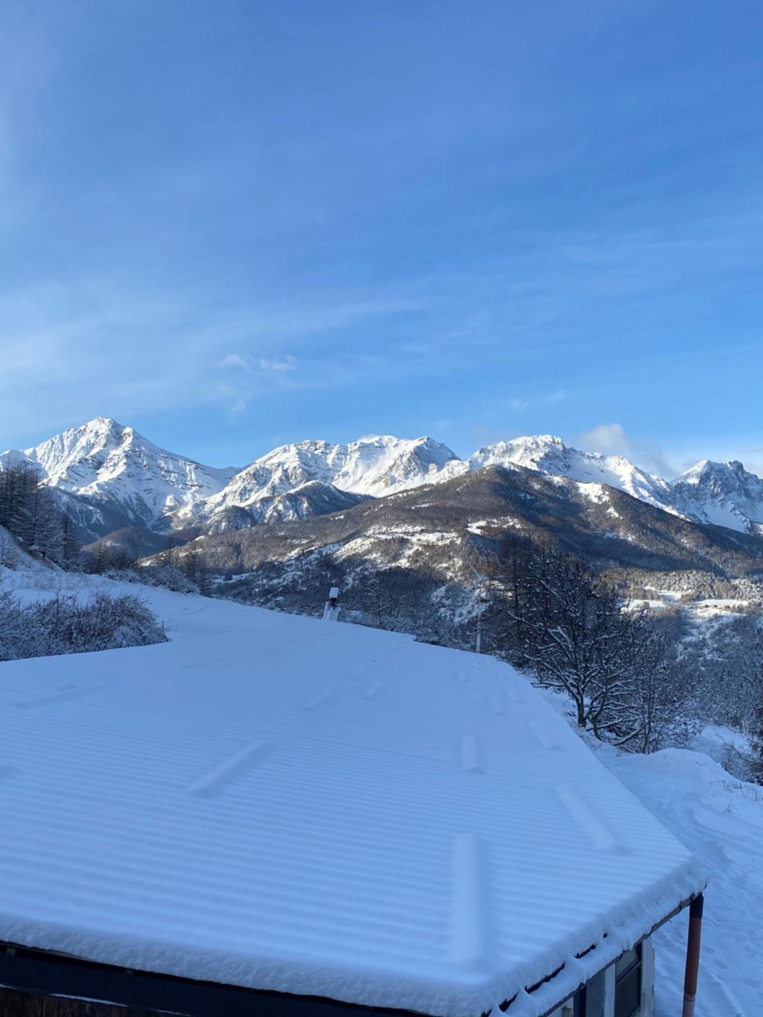 Green Mountain Lodge Oulx エクステリア 写真