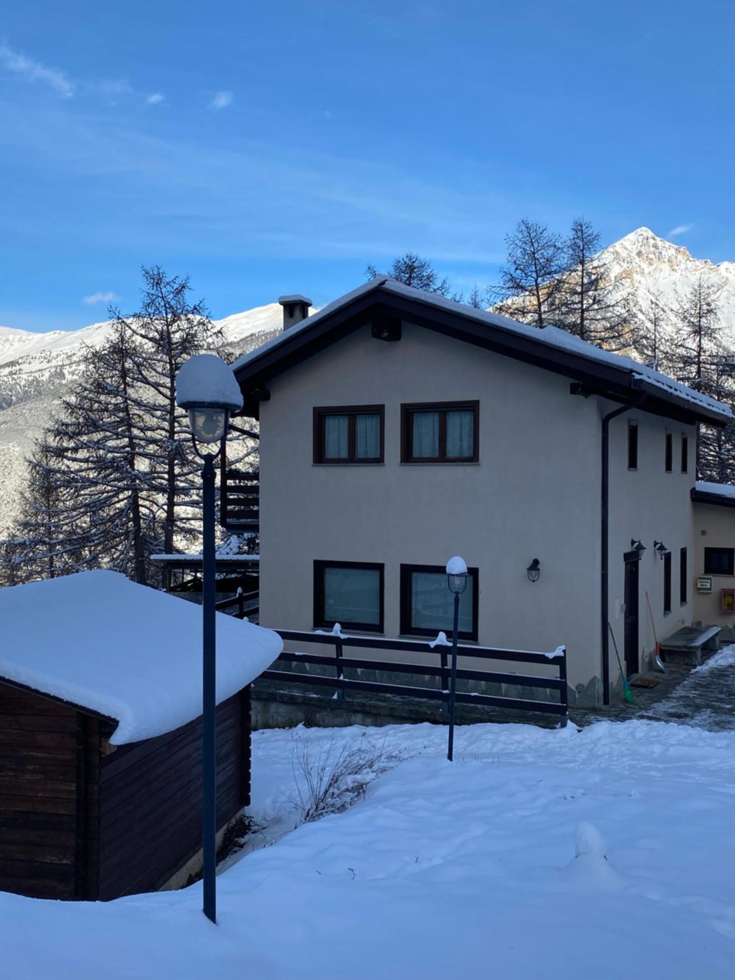 Green Mountain Lodge Oulx エクステリア 写真